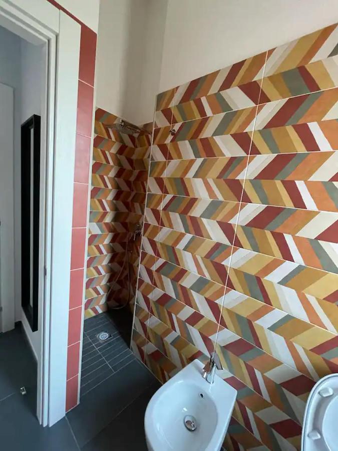B&B Un Passo Dal Treno Piazza Vittorio Veneto 36-Salerno Station Extérieur photo