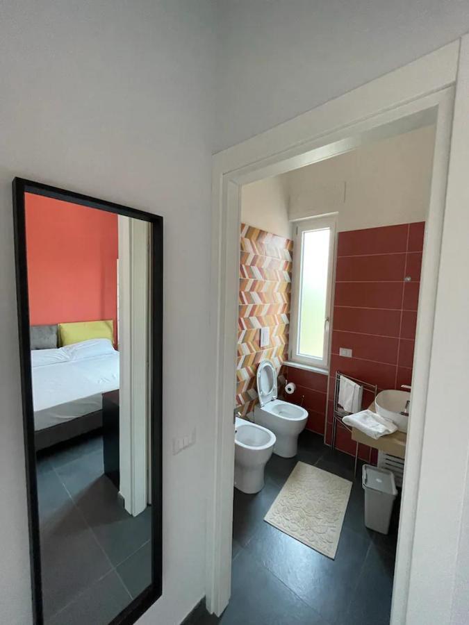 B&B Un Passo Dal Treno Piazza Vittorio Veneto 36-Salerno Station Extérieur photo