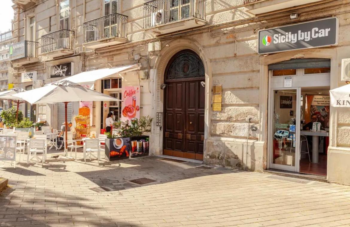 B&B Un Passo Dal Treno Piazza Vittorio Veneto 36-Salerno Station Extérieur photo
