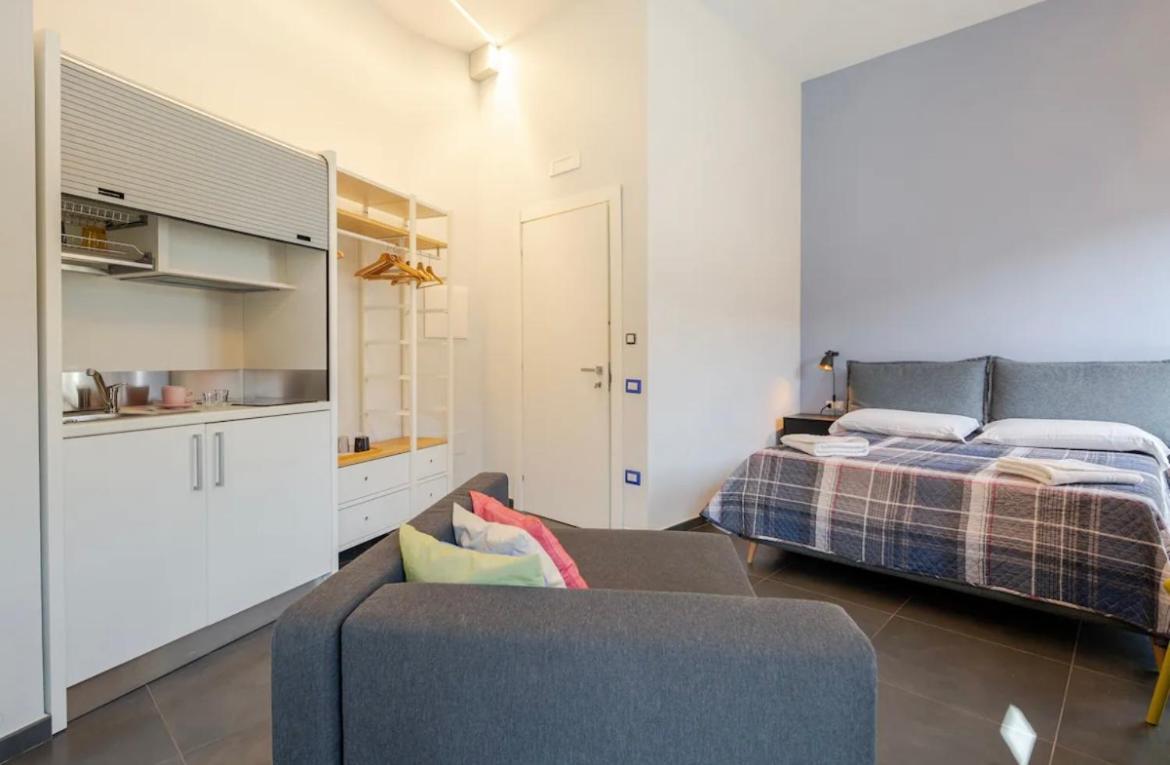 B&B Un Passo Dal Treno Piazza Vittorio Veneto 36-Salerno Station Extérieur photo